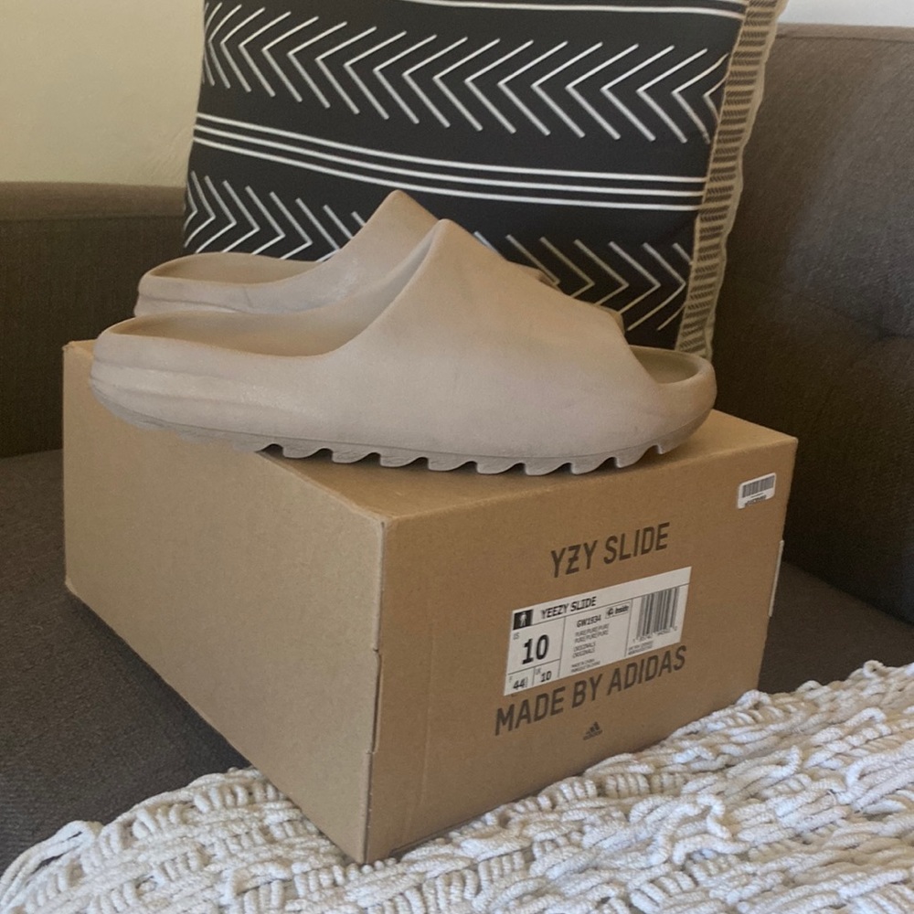 Yeezy slides size 10 men’s